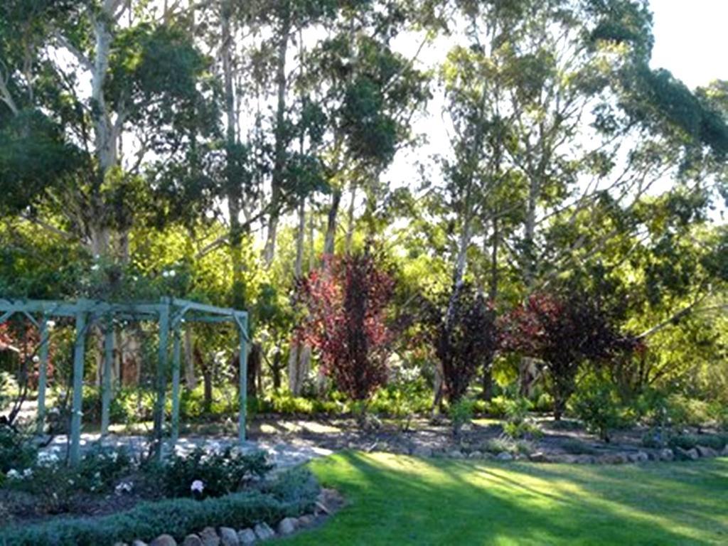 Granite Gardens Cottages & Lake Retreat Stanthorpe Extérieur photo