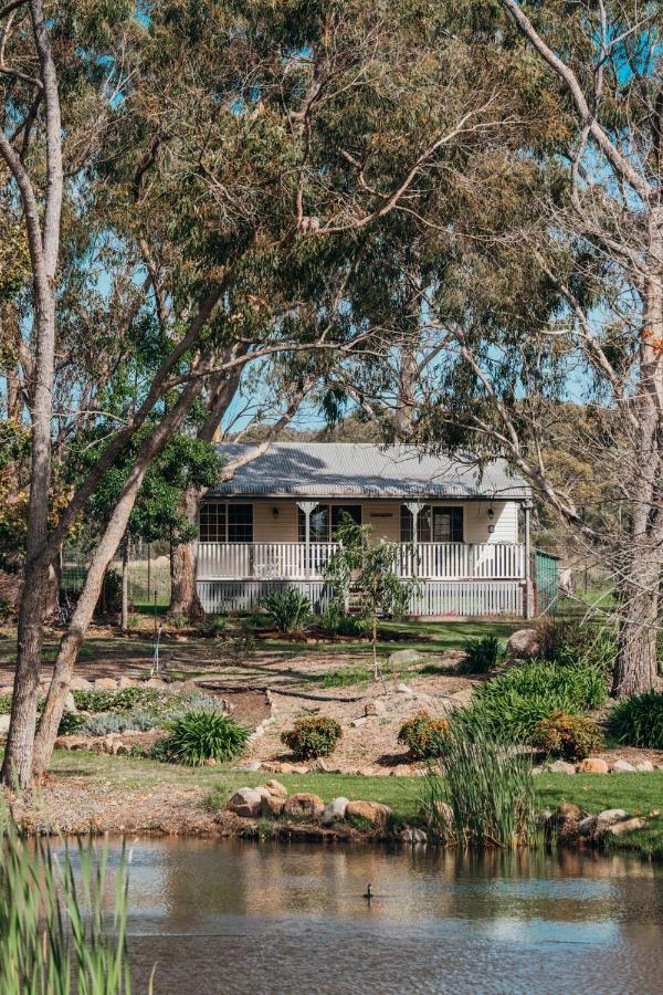 Granite Gardens Cottages & Lake Retreat Stanthorpe Extérieur photo