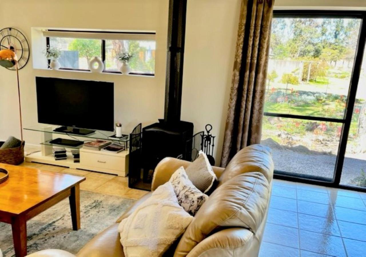 Granite Gardens Cottages & Lake Retreat Stanthorpe Extérieur photo