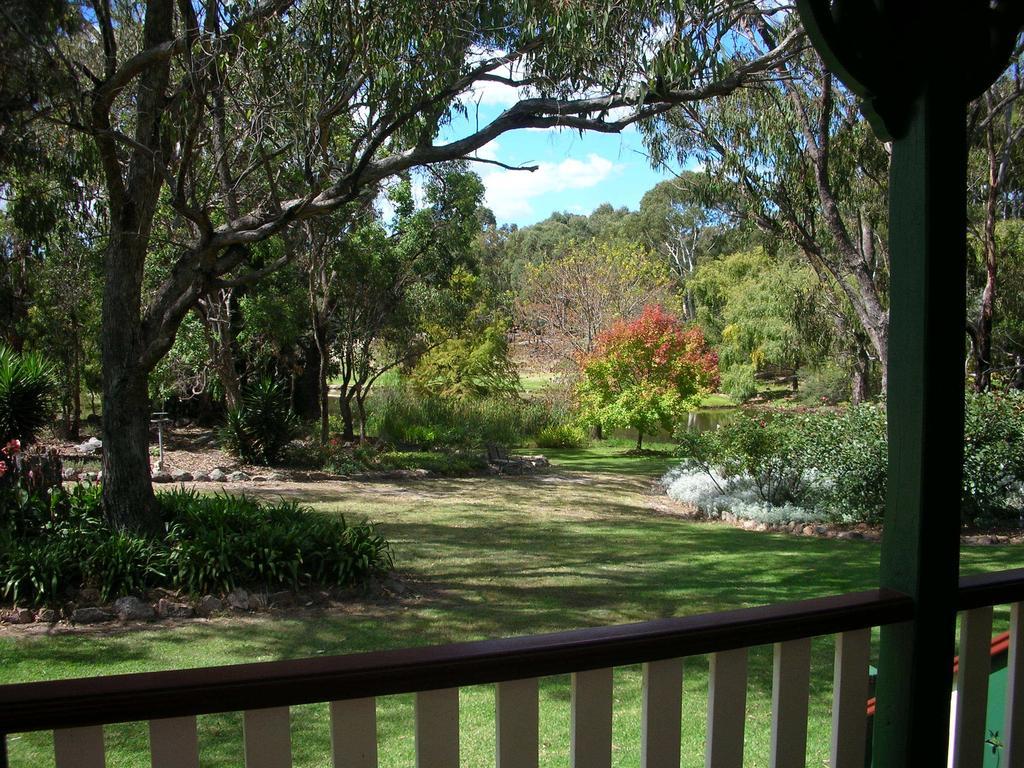 Granite Gardens Cottages & Lake Retreat Stanthorpe Extérieur photo
