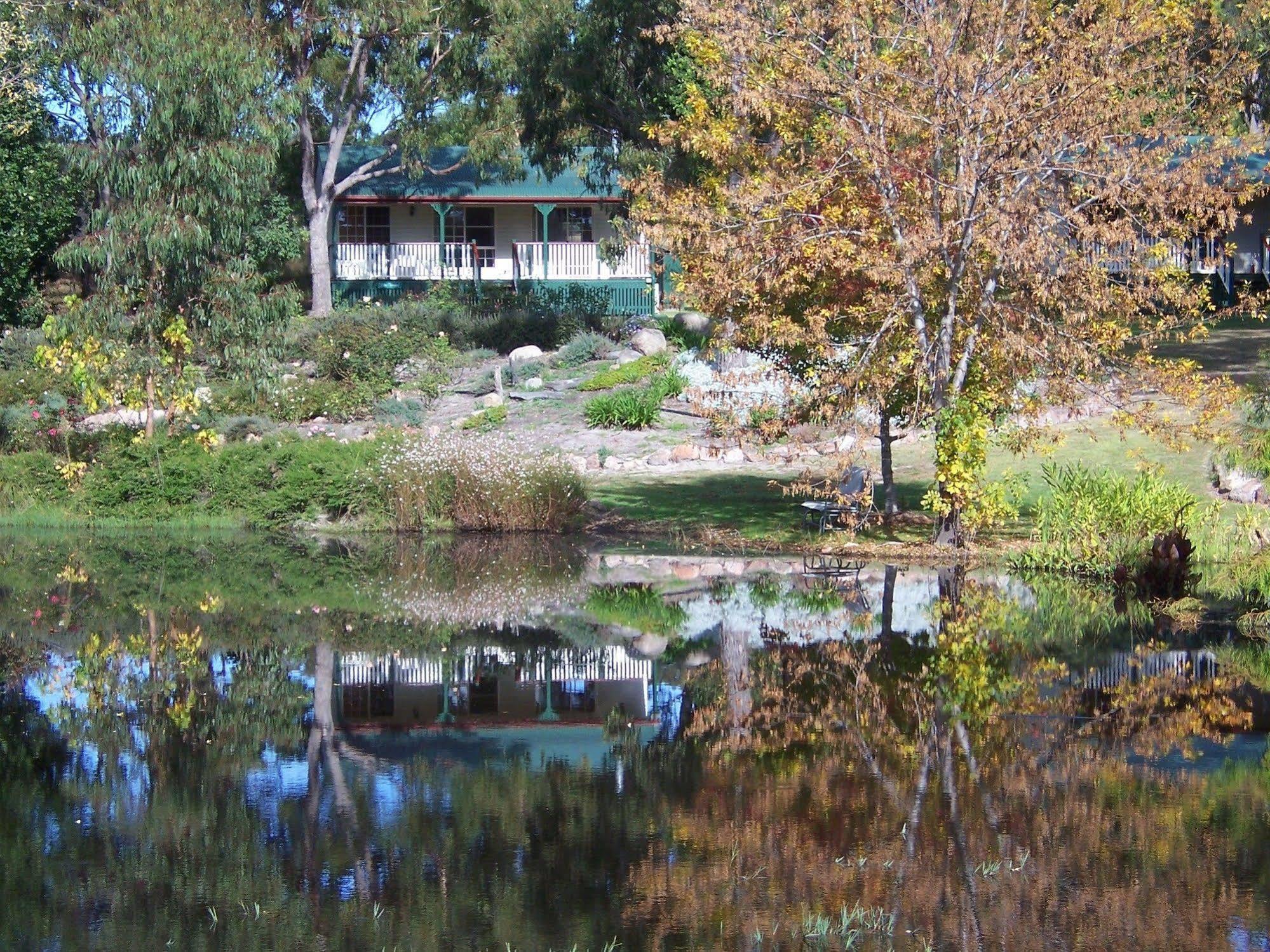 Granite Gardens Cottages & Lake Retreat Stanthorpe Extérieur photo