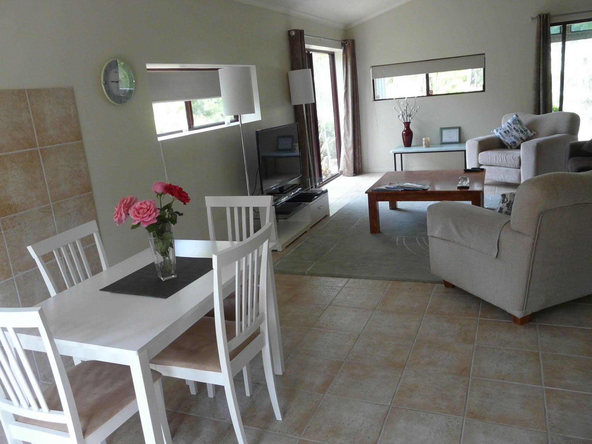 Granite Gardens Cottages & Lake Retreat Stanthorpe Extérieur photo